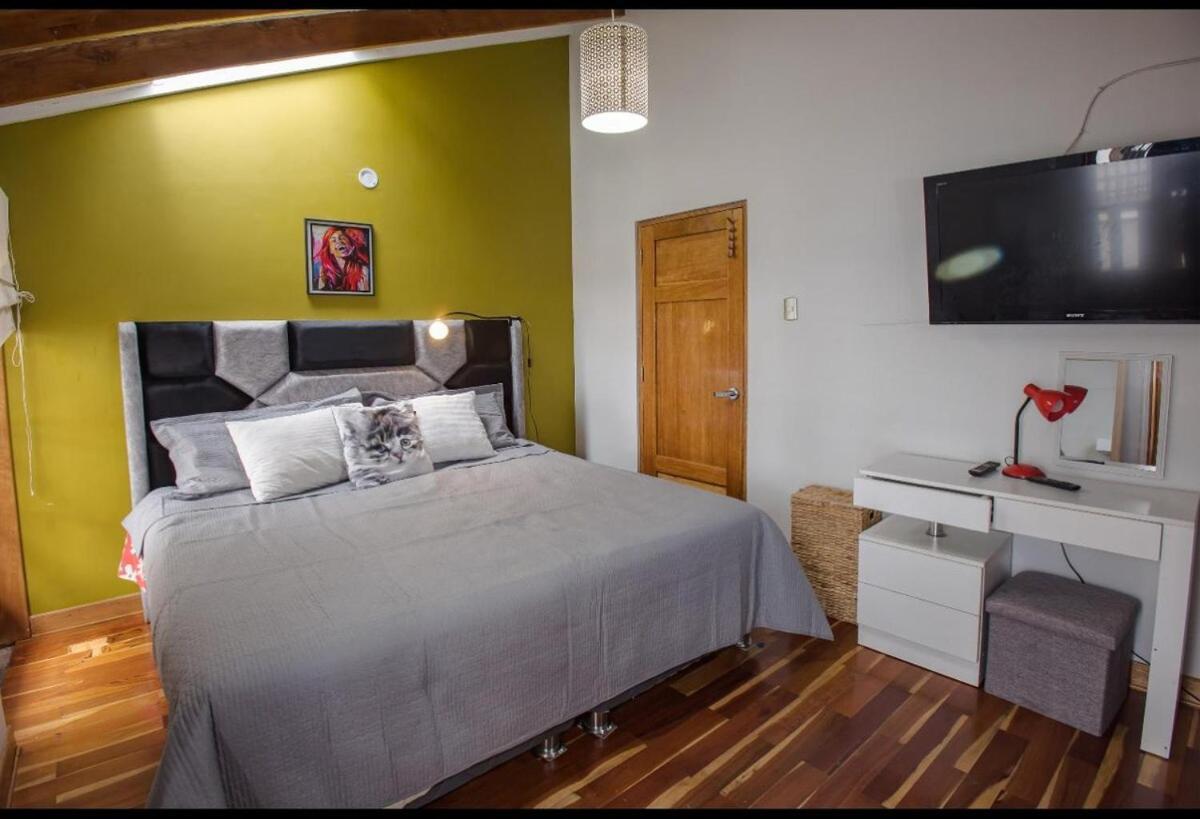 Сasa de vacaciones Casa Tranquila Con Jacuzzi Y Cama King Spacious House With A King-size Bed And Jacuzzi, In A Good Location